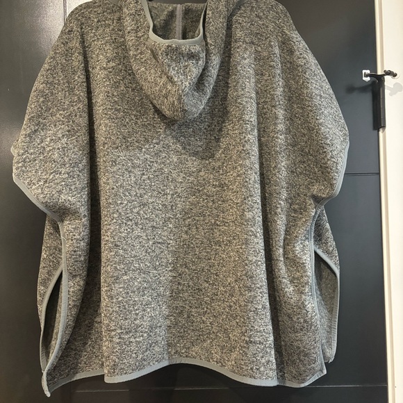 Eddie Bauer Poncho - Picture 3 of 6